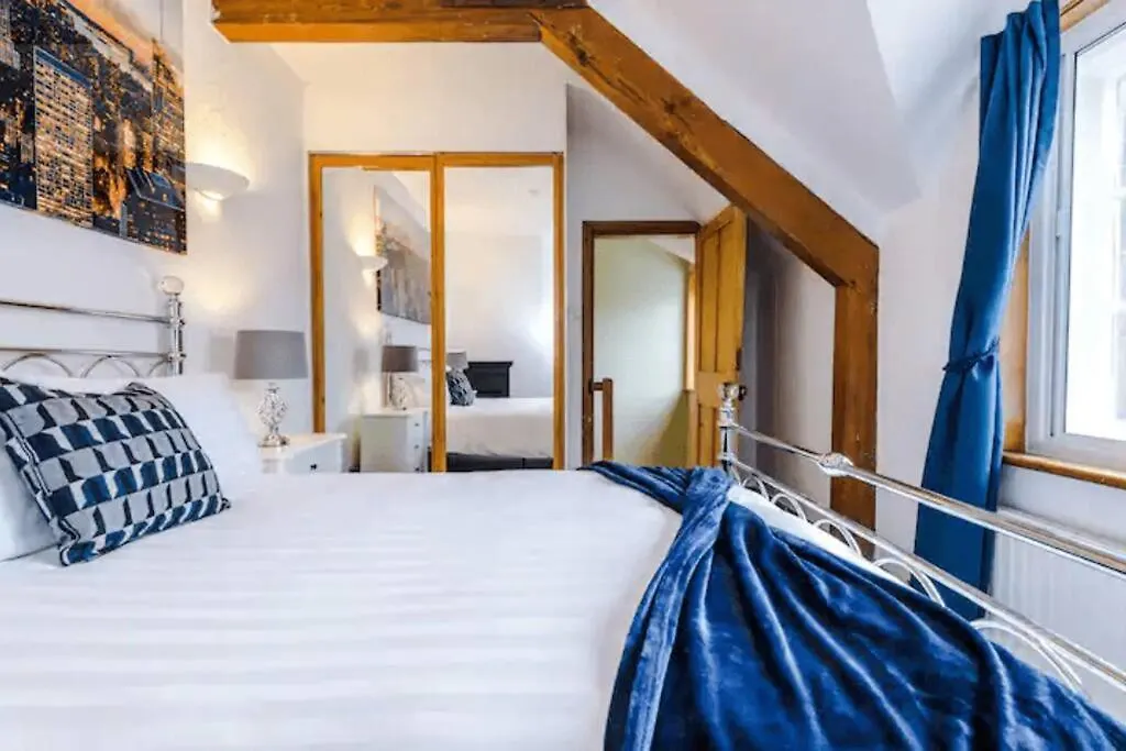 Castrum House - Chester Escape Hough Green